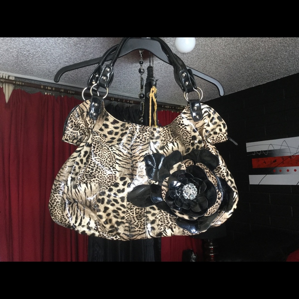 Large Animal Print W/ Blinged Flower on Front - Picture 1 of 7