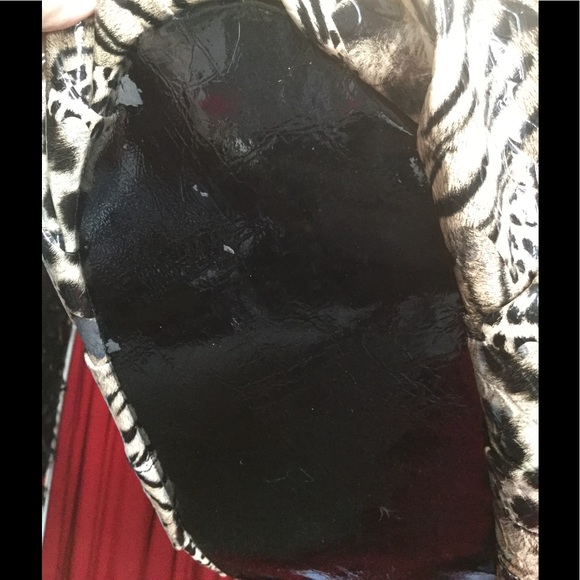 Large Animal Print W/ Blinged Flower on Front - Picture 4 of 7