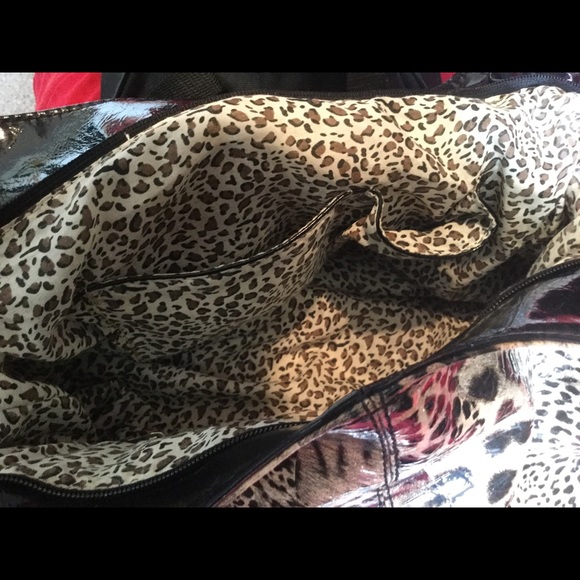 Large Animal Print W/ Blinged Flower on Front - Picture 5 of 7