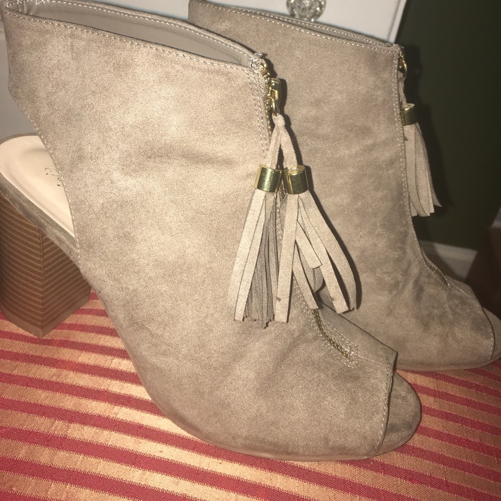 Open toe suede heels 👠 💕