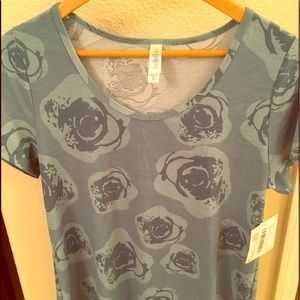 Classic Tee new With Tags! Lularoe! Medium