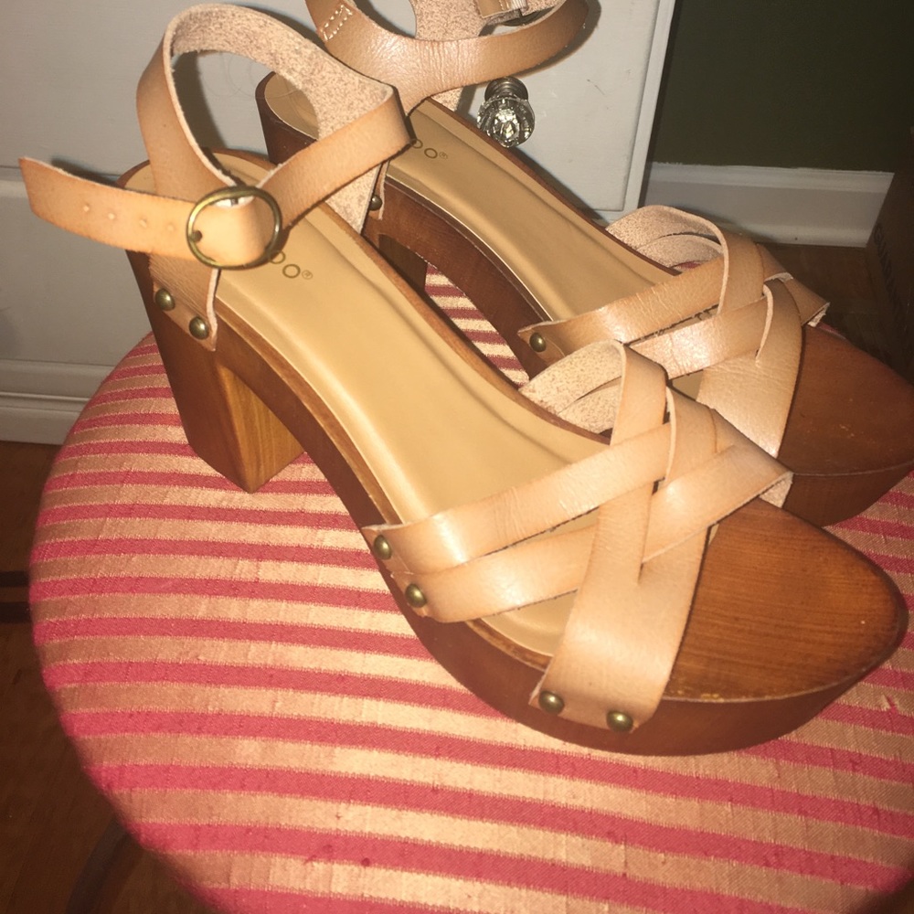Chunky Tan Heels 😍💕
