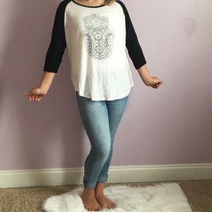 Graphic quarter sleeve