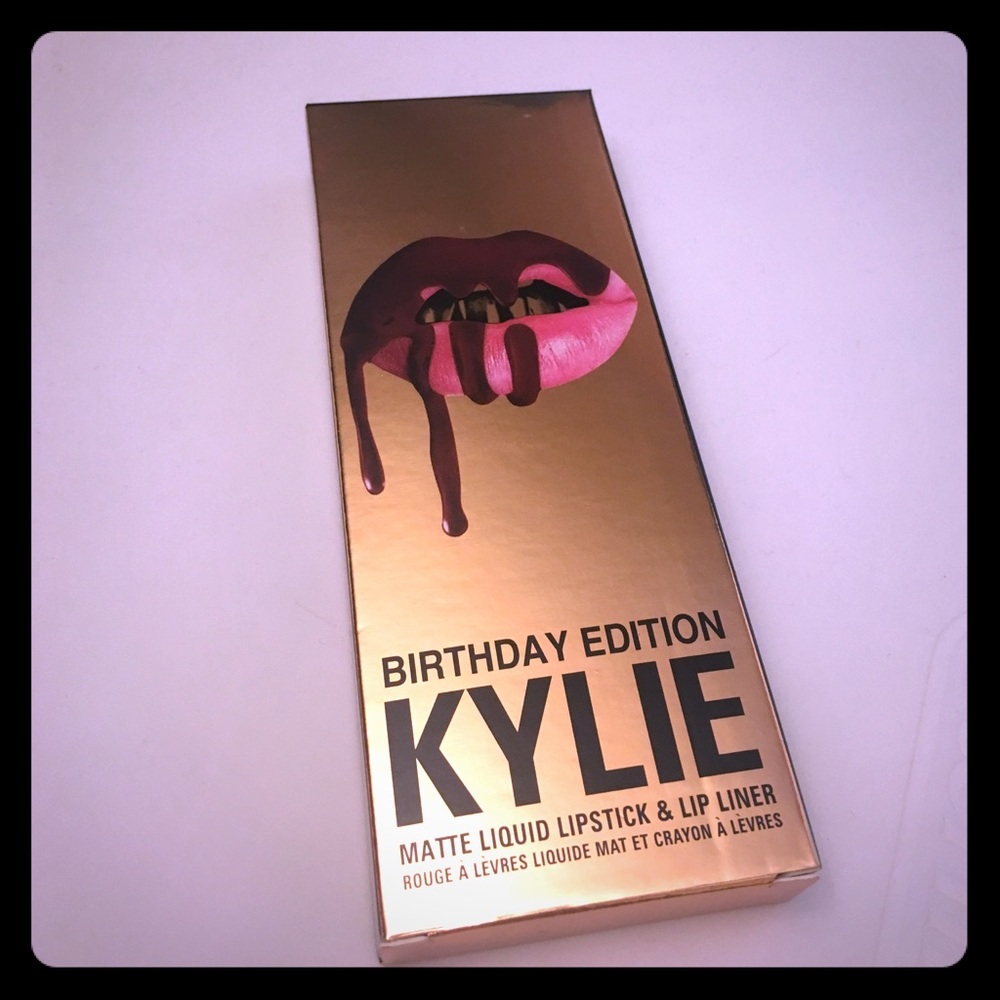💢SOLD💢Kylie Lipstick with Liner-Leo-Birthday