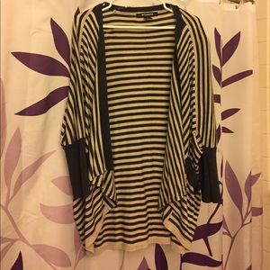 89th & Madison tan and gray cardigan