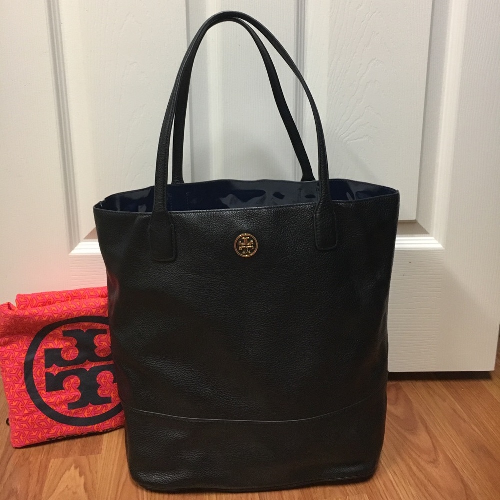 Tory Burch Large Bucket Tote