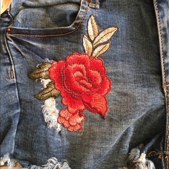 Aluna Levi Jean Shorts NWT - Picture 4 of 8