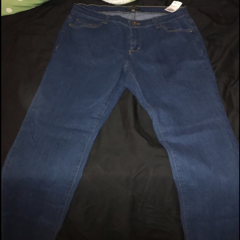 BNWT NEVER WORN