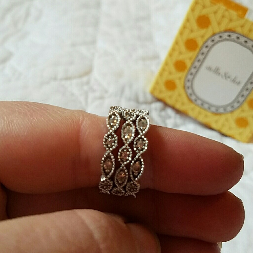 Stella & Dot stackable rings (size 6)