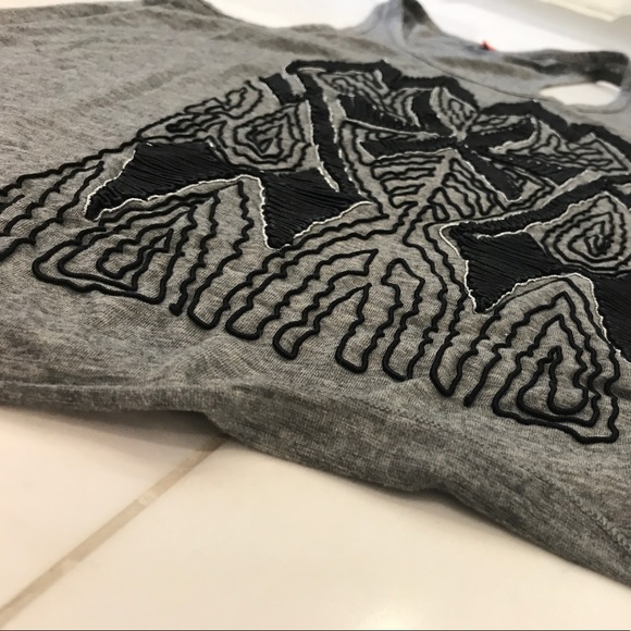 Textured patterned tank top - Picture 2 of 2