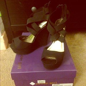 Steve Madden black wedge