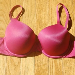Victoria's Secret Magenta BioFit Bra
