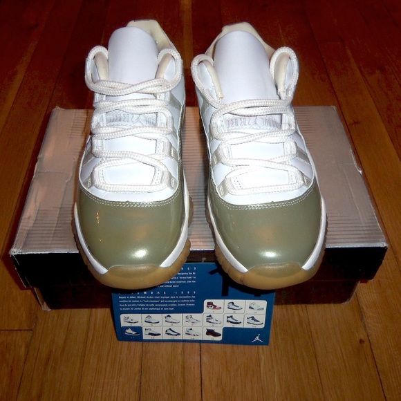 JORDAN 11 LOW WHITE/SILVER - MENS SIZE 7-7.5 | NWB - Picture 2 of 7