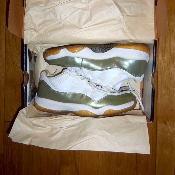 JORDAN 11 LOW WHITE/SILVER - MENS SIZE 7-7.5 | NWB - Picture 5 of 7