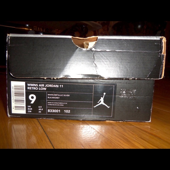 JORDAN 11 LOW WHITE/SILVER - MENS SIZE 7-7.5 | NWB - Picture 6 of 7