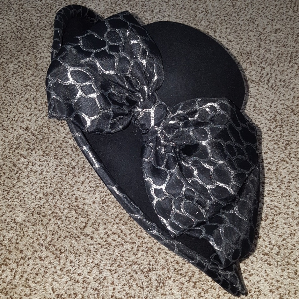 Whittall & Shon Black & Silver Felt