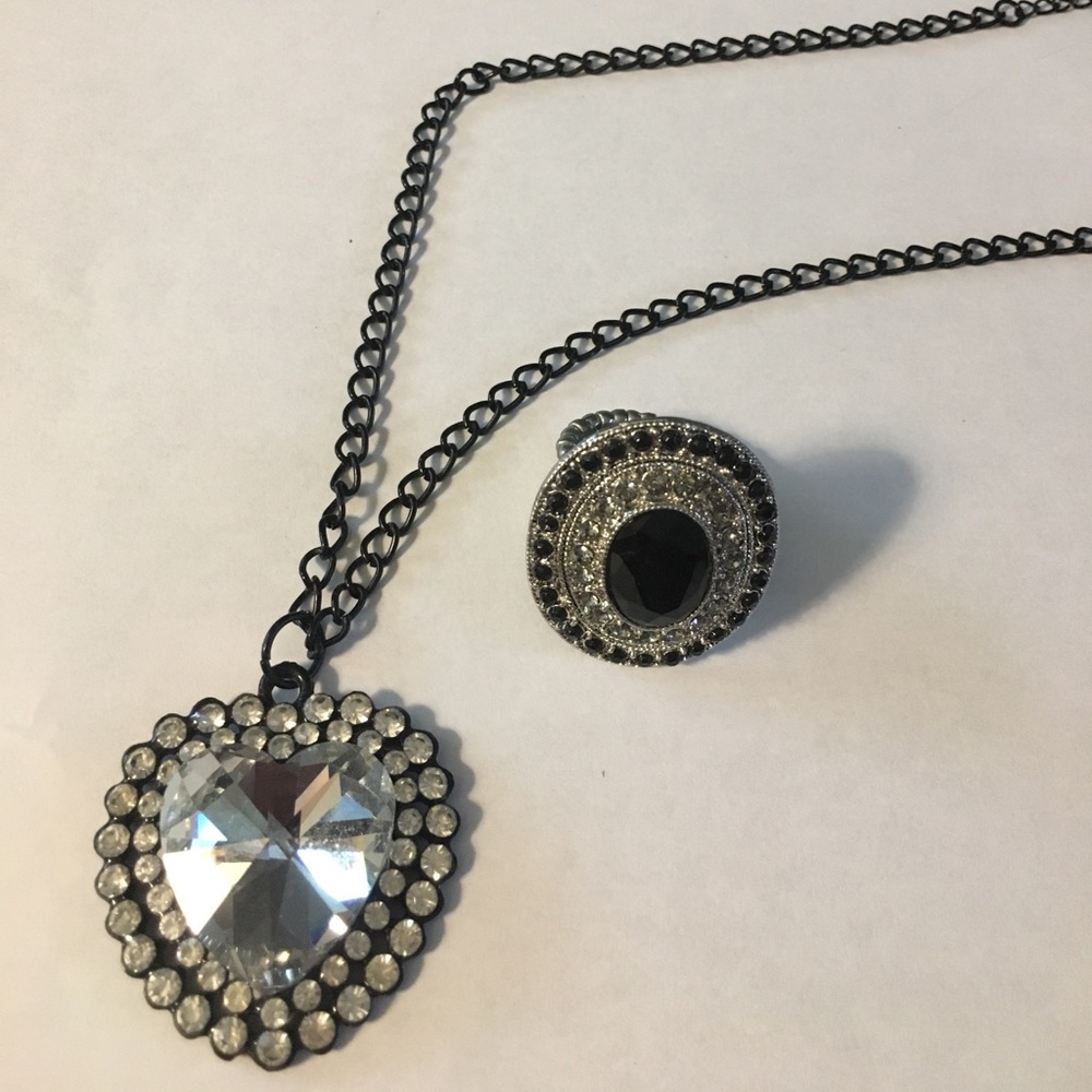 🖤Black & Silver necklace and stretch ring🖤