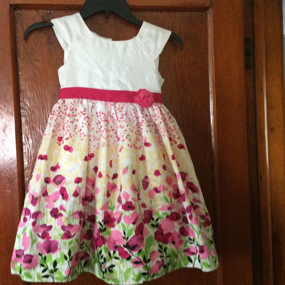 Beautiful full skirt girls dress - size 6