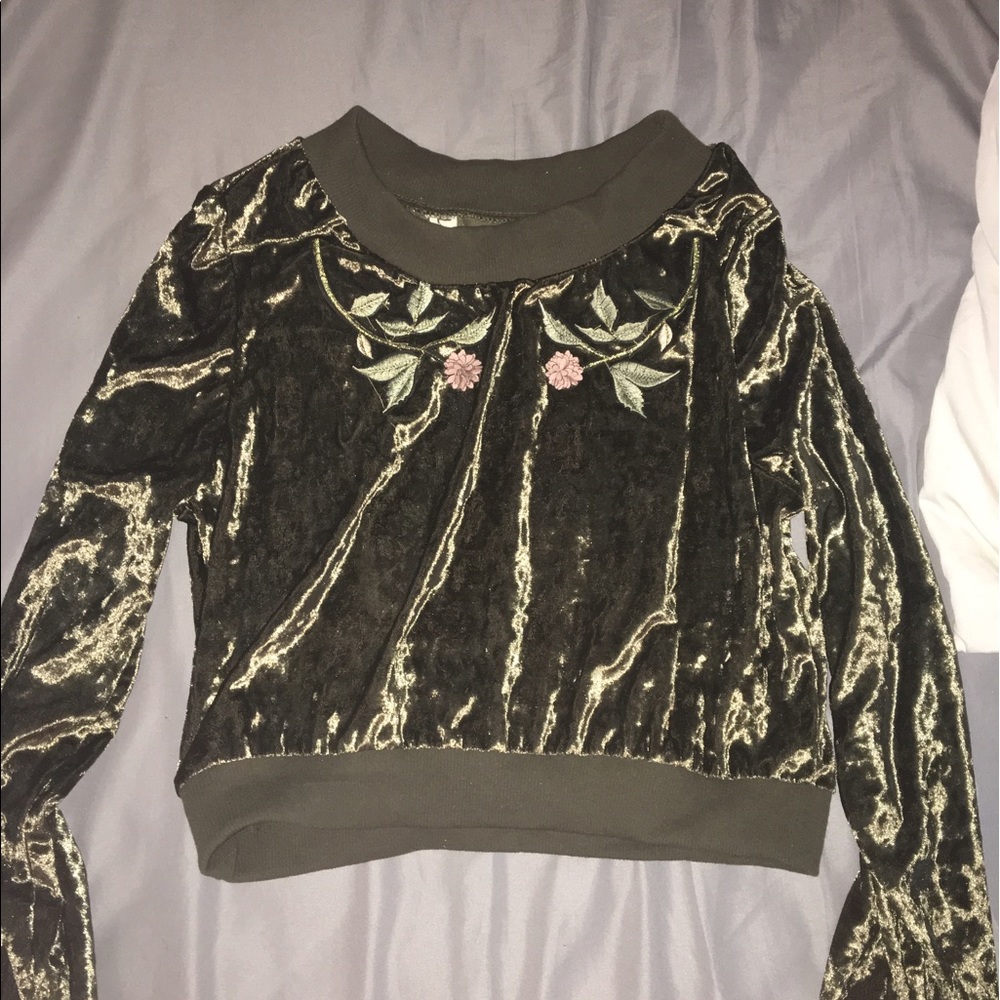 Velvet crop top with 3D flowers