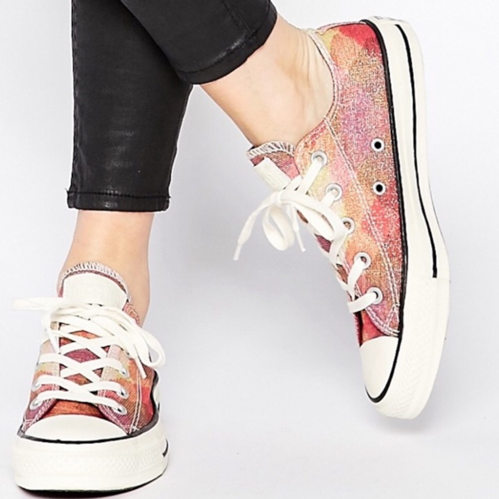 🔥1 HOUR SALE! Converse all star size 7 shoes - Picture 2 of 7