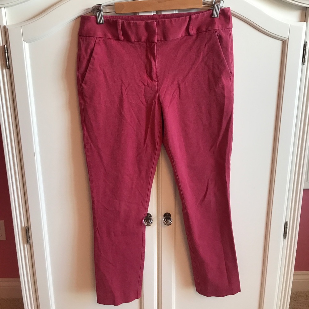 LOFT SKINNY MAROON CAPRIS