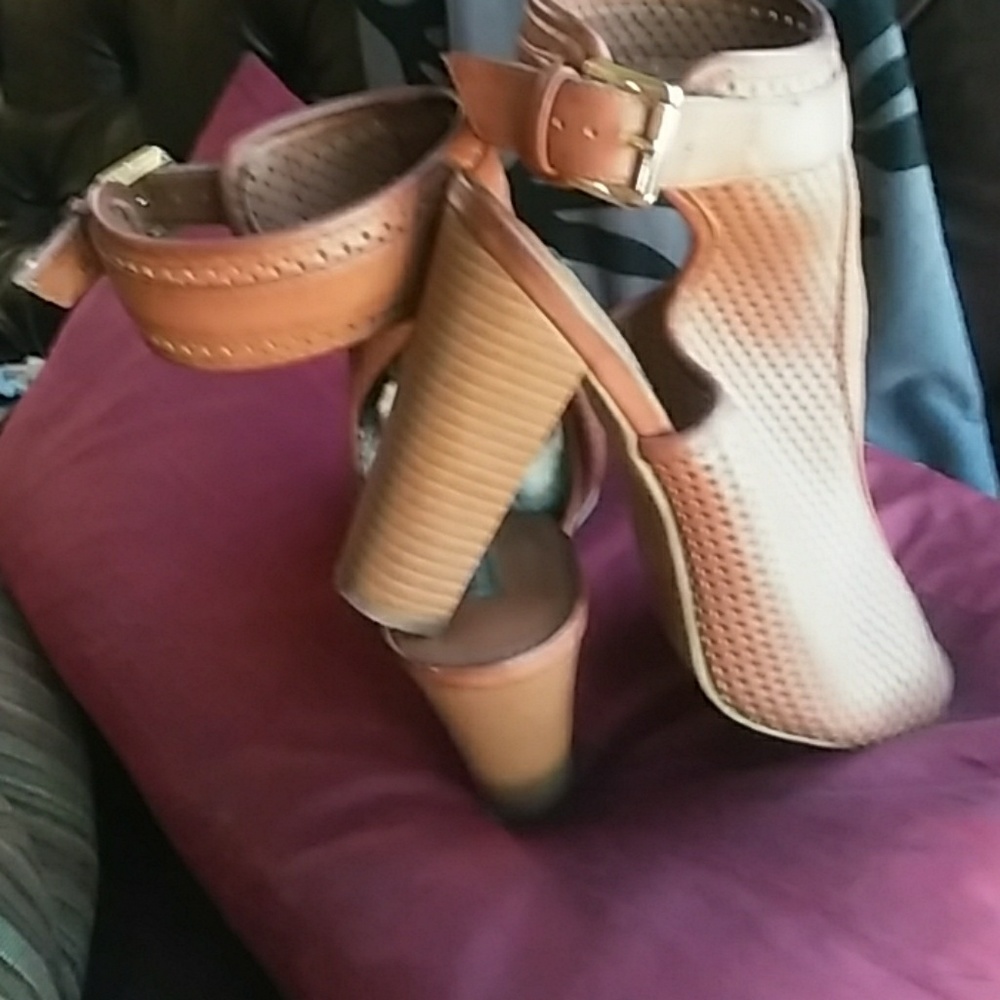 Open toe Sandals - Picture 2 of 3