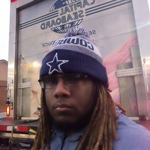 Meet your Posher, Derrick