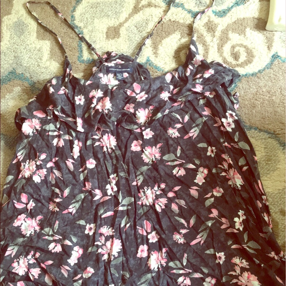 Cute flowy floral  thank top