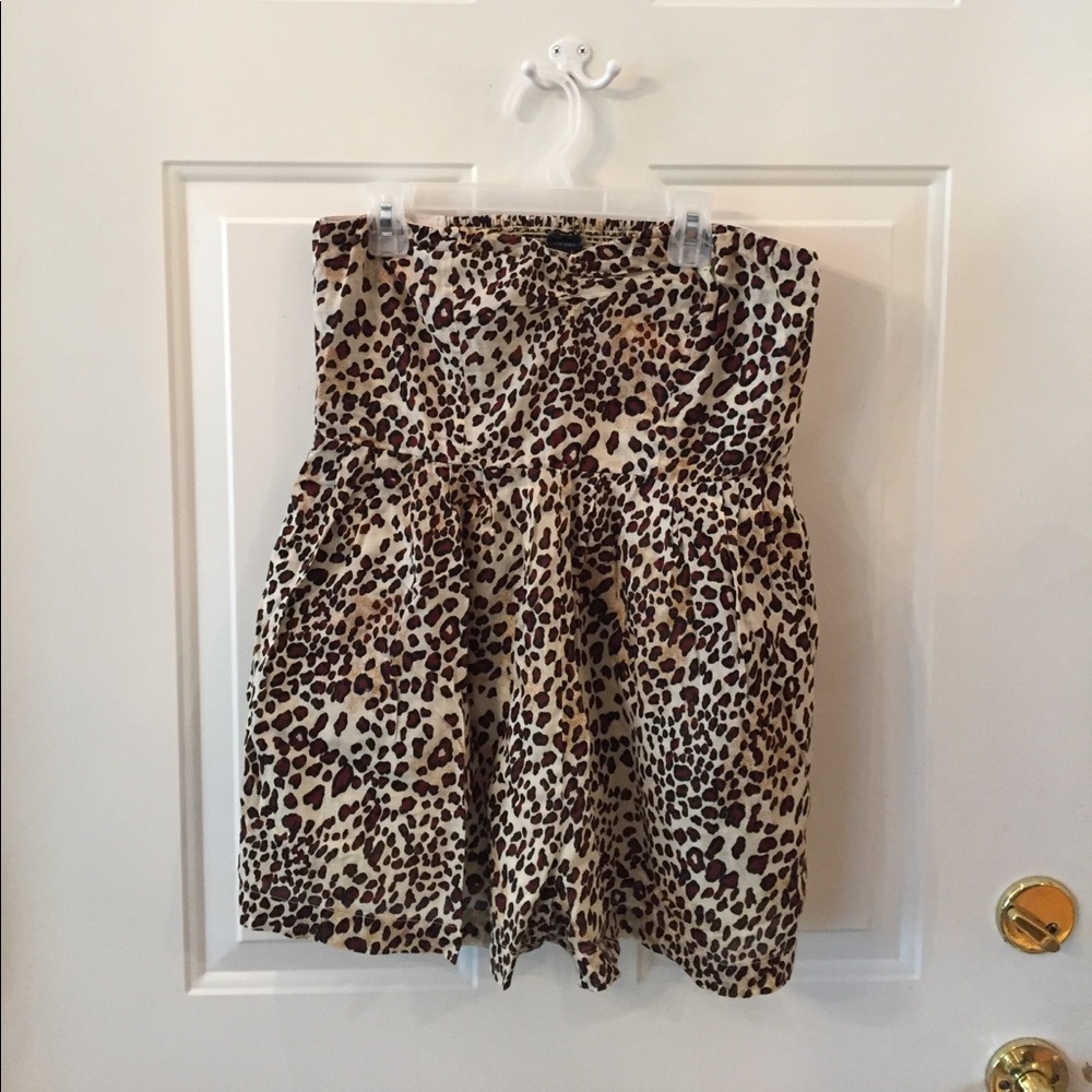 Cute leopard print romper with pockets
