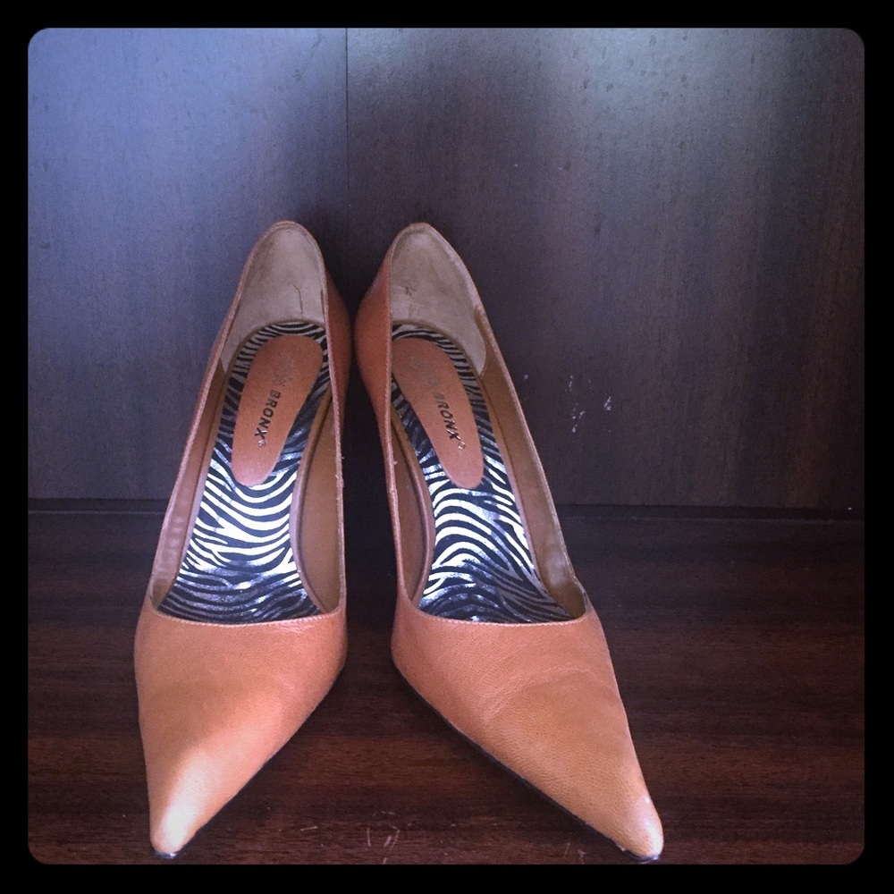 Rust Pump - Picture 3 of 7