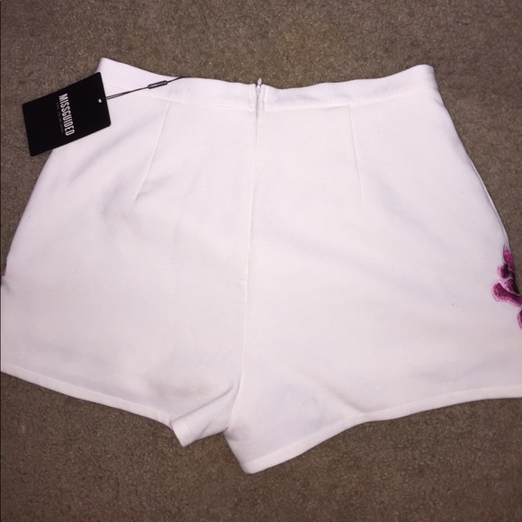 Misguided flower shorts - Picture 2 of 5