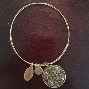 Beacoup Designs Cross Bangle