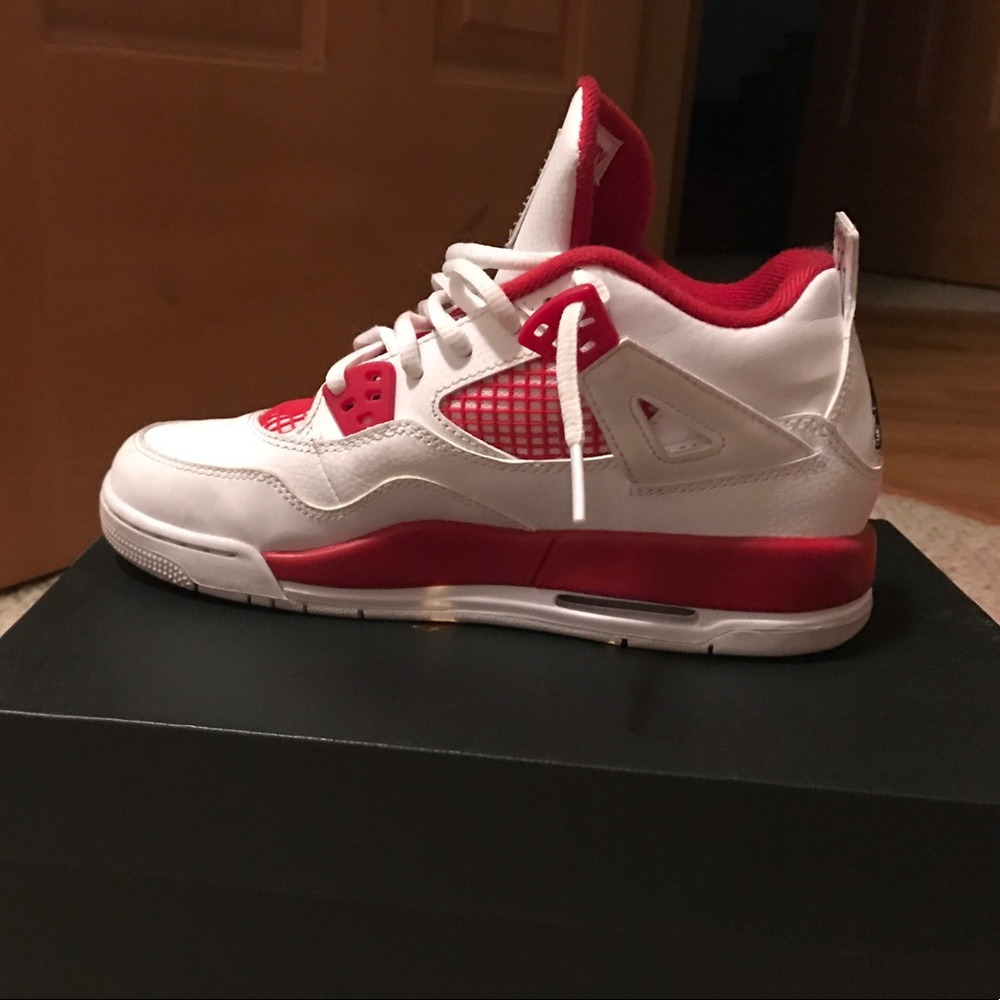 Jordan 4 - Picture 3 of 4