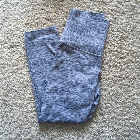 🚫SOLD Lululemon high rise wunder under crop - Picture 2 of 5