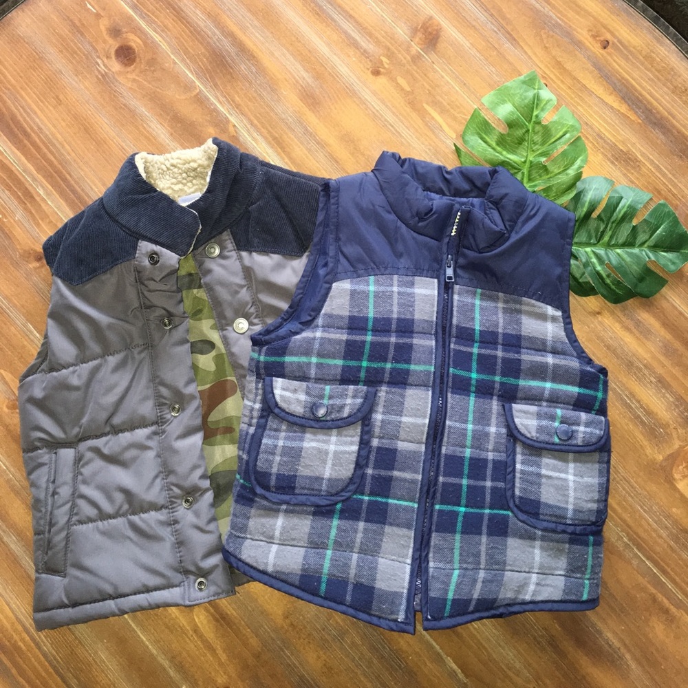 2 boys Vests