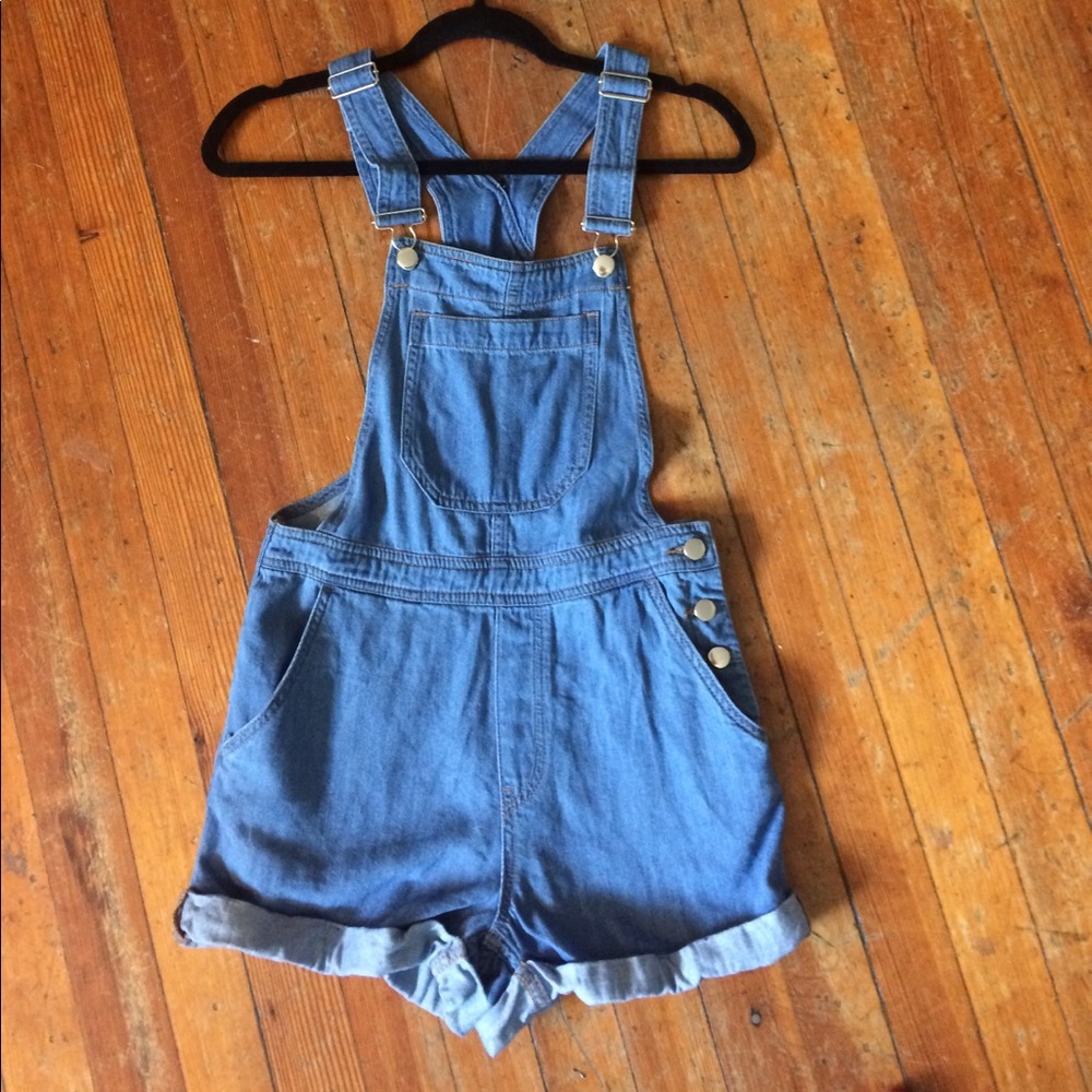 Overall shorts