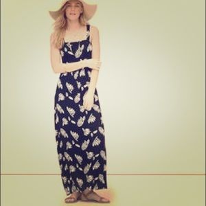 LIKE NEW!! Black & white printed maxi dress