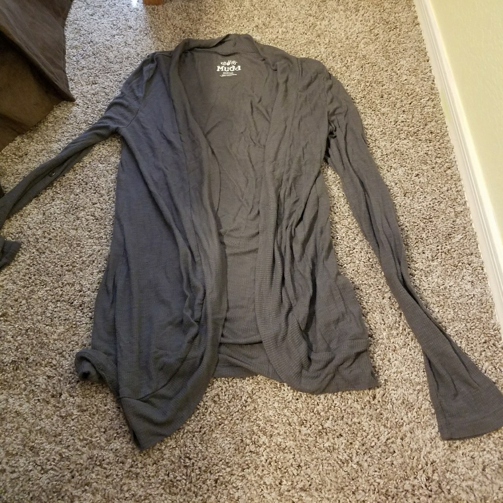 Gray cardigan with adjustable sleeves