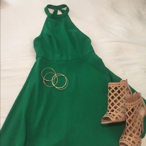 ☀️Summer Sale ☀️ Green Halter Dress w/ open back