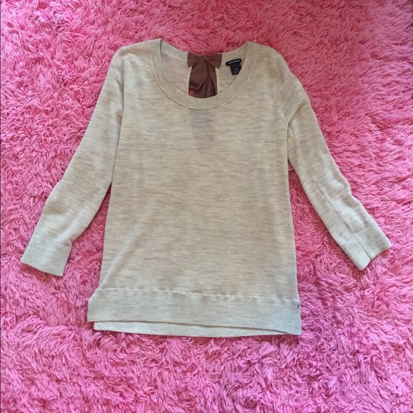 Club Monaco Sweaters - NWOT Club Monaco gray sweater with back bow
