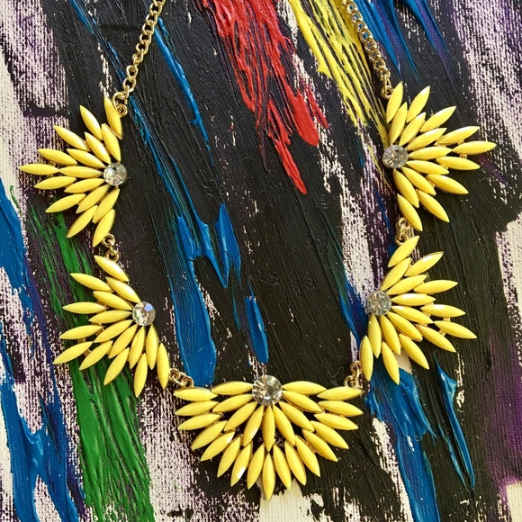 Jewelry - 5/$25 Resin & Rhinestone Floral Statement Necklace