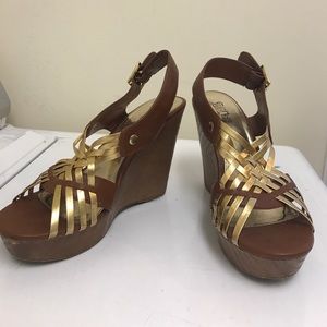 Camel and gold wedges