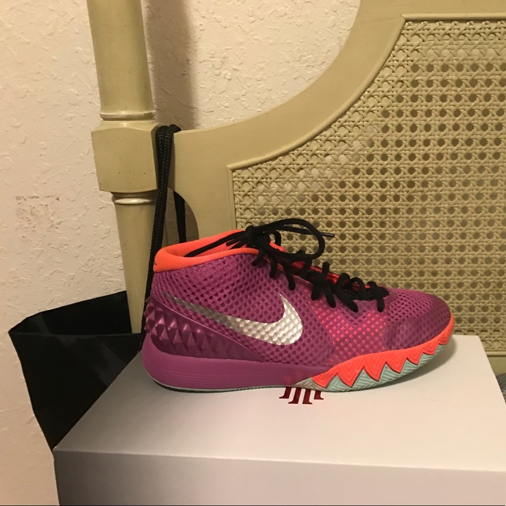 Kyrie 1