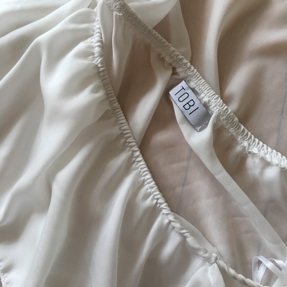 Off the shoulder top from Tobi - Picture 2 of 3