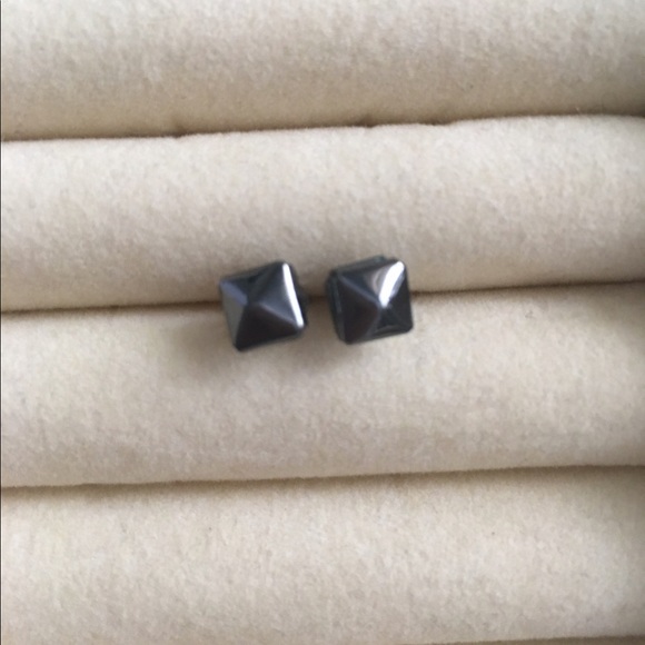 Gunmetal Square Pyramid Stud Earrings - Picture 1 of 1