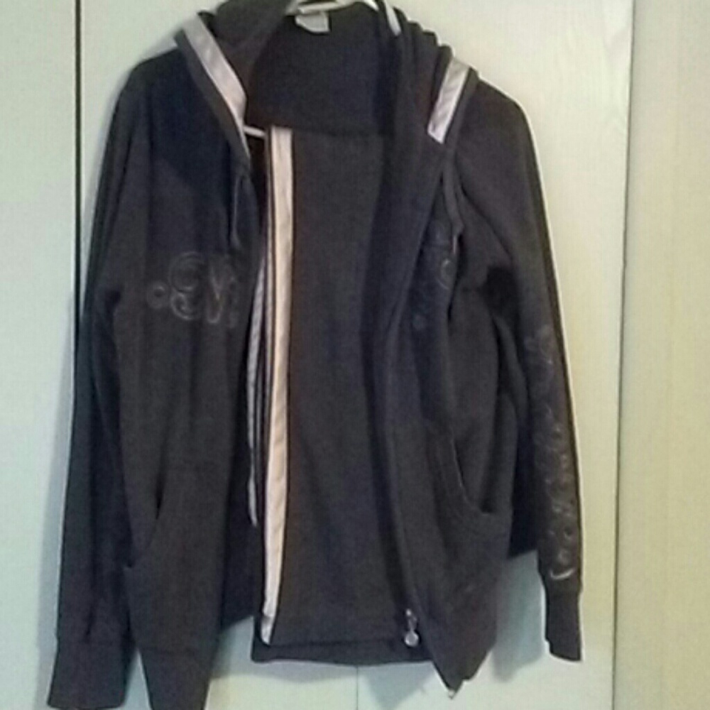 Nike charcoal and pink activewear