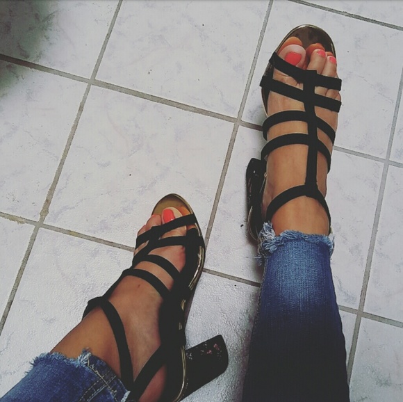 //The Halsey// Black caged embroidered Heels - Picture 7 of 8