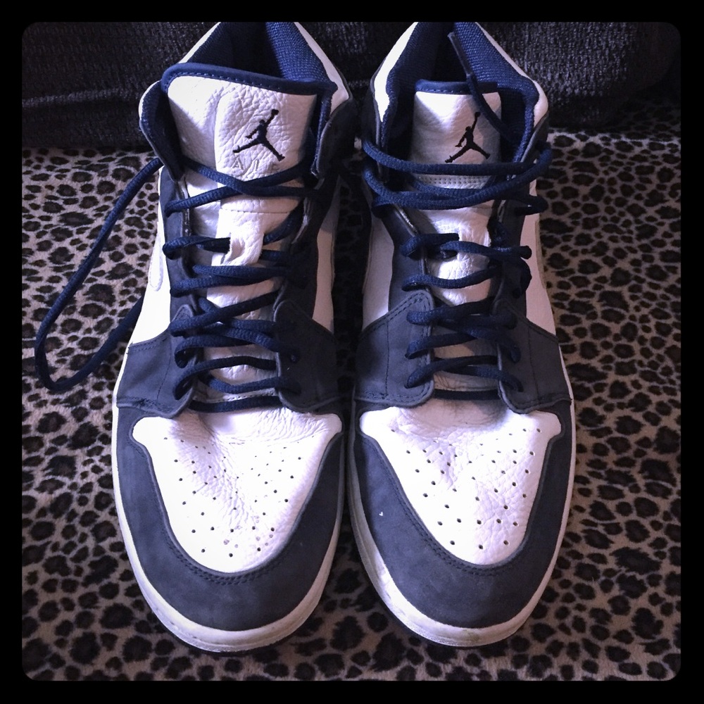 Jordan 1's mids navy white wolf grey