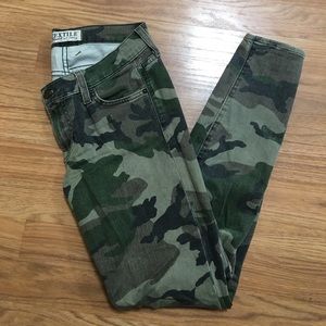 Camo Textile Elizabeth And James jeans