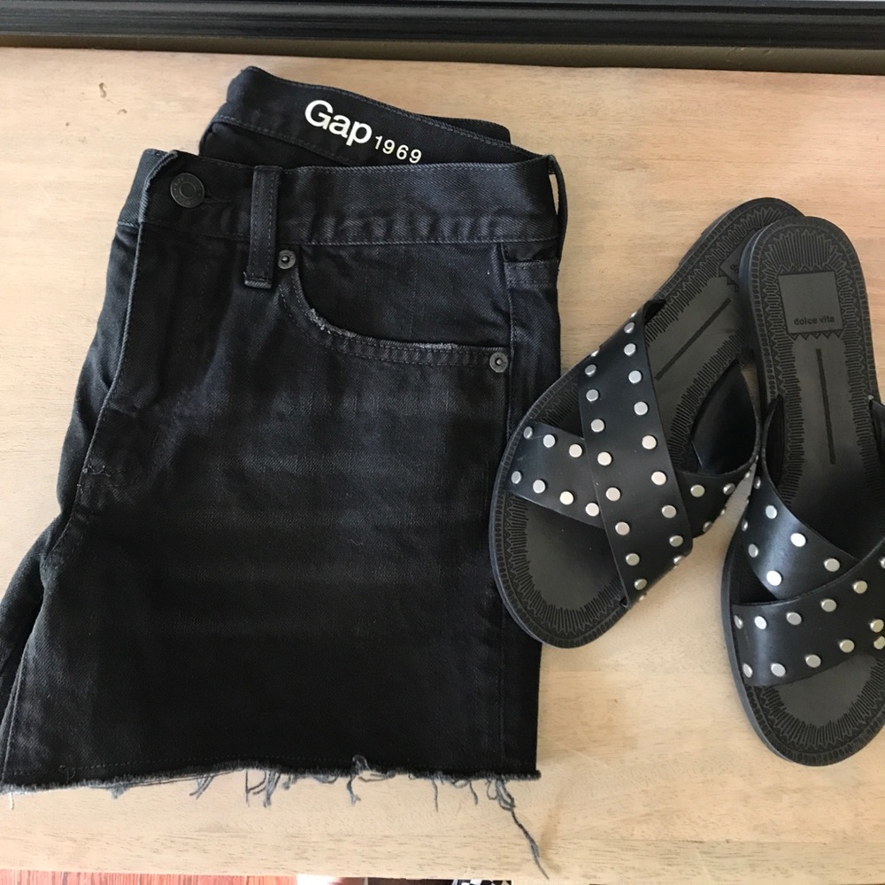 ⚫️ Gap Cut Off Shorts ⚫️